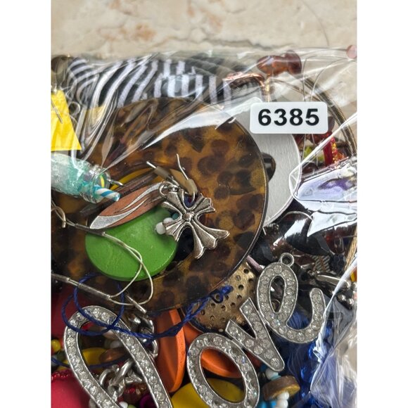 Mixed Jewelry Craft Scrap Bundle 2 lb 12oz Assorted Beads Charms & Findings For - Picture 2 of 10